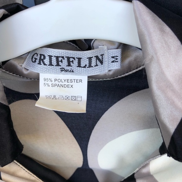 Beautiful Fitted blouse - Picture 2 of 3